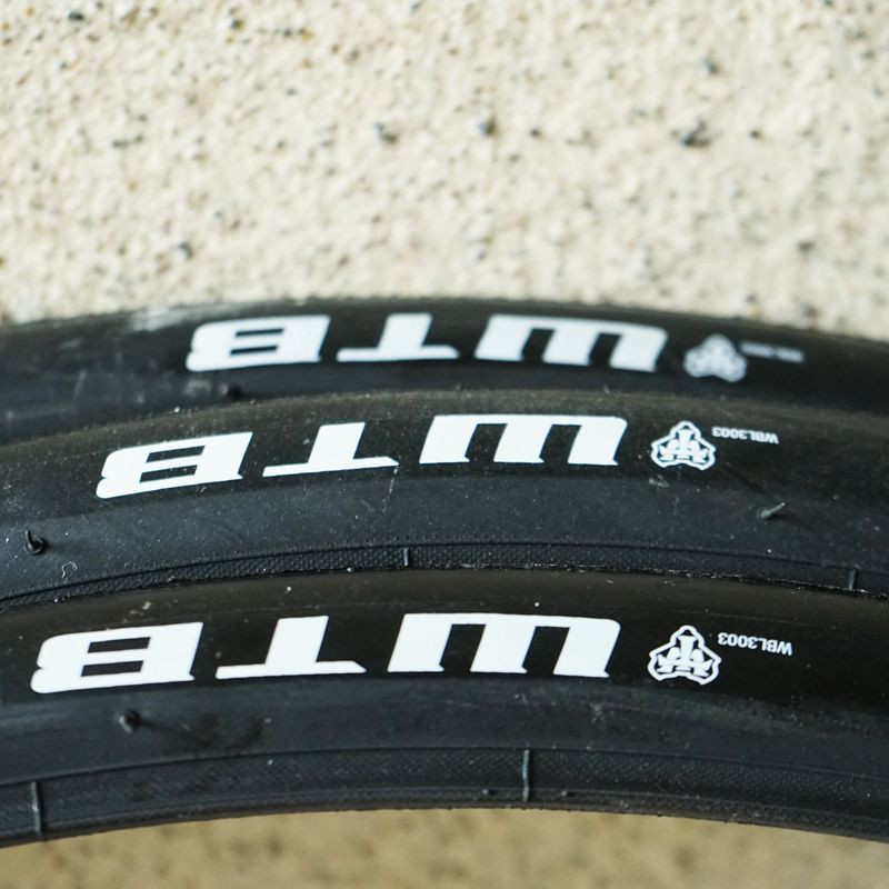 Neumático de bicicleta de carr - Cycling High Gear reseña y precio